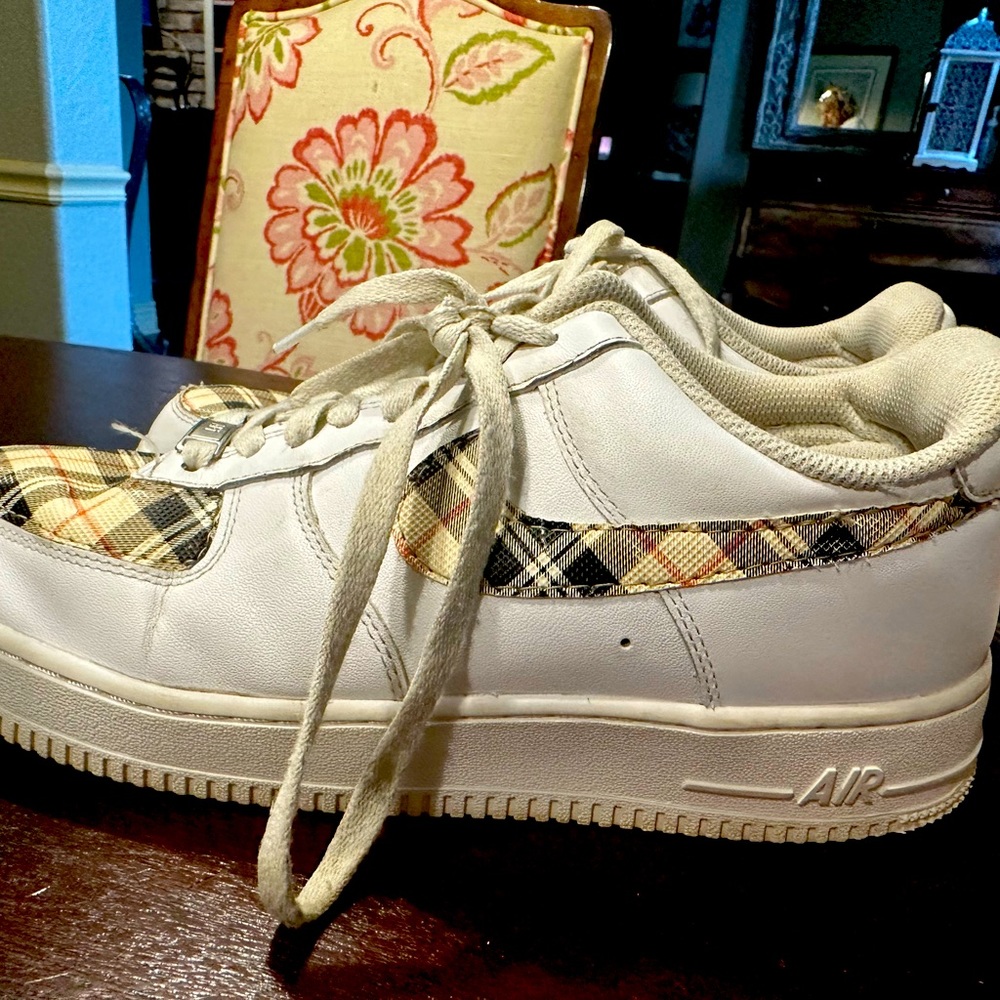 Nike air Jordan-Burberry plaid. Bought on Goat, Sz 8.5 worn but good condition.